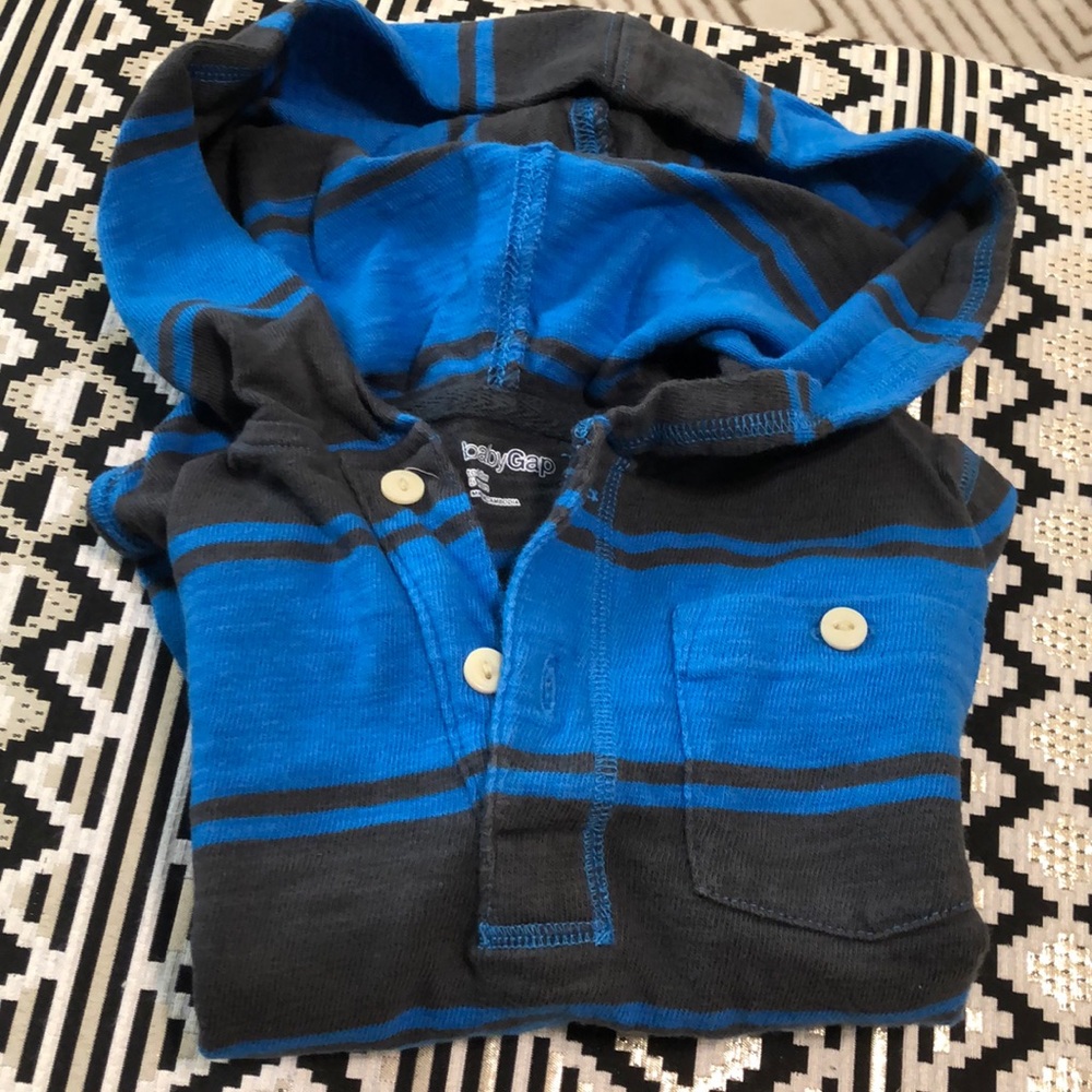 🔥 🔥Baby Gap 100% cotton hoodie shirt.
